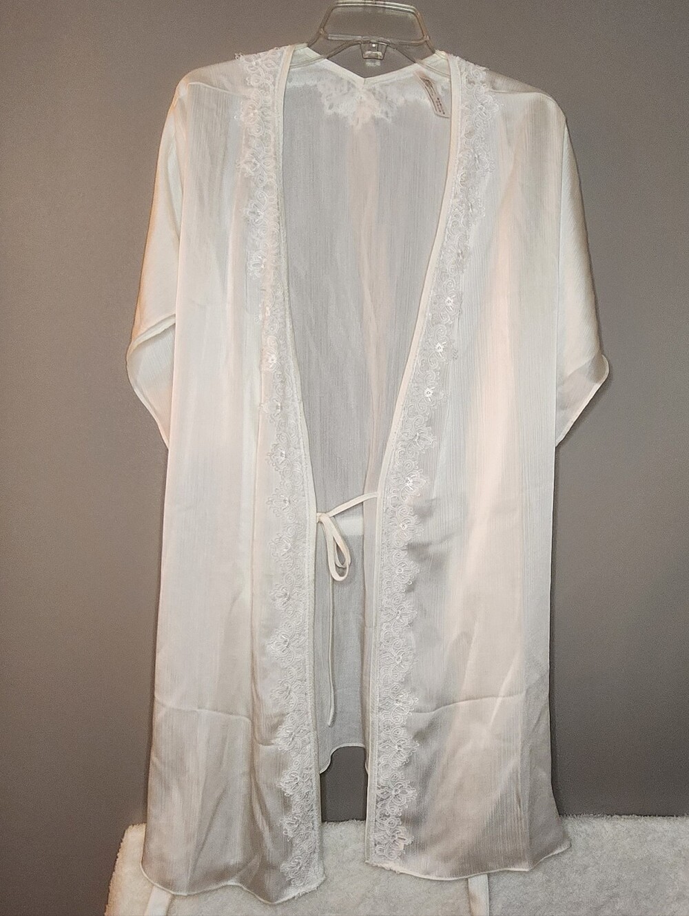Flora Nikrooz, Anthropologie Ivory Lace-Trim Robe Size Large